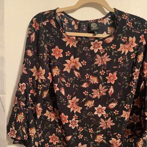 NWT 3/4 BELL SLEEVE FLORAL Tunic BLOUSE SZ M